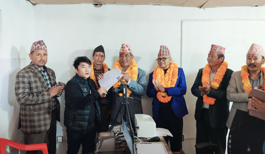 माननीय श्री राम कुमार राई (पासाङ) ज्यूबाट राष्ट्रिय परिचयपत्र स्थायी दर्ता स्टेसन उद्घाटन गरिएको ।